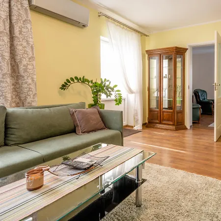Apartman Embrace *